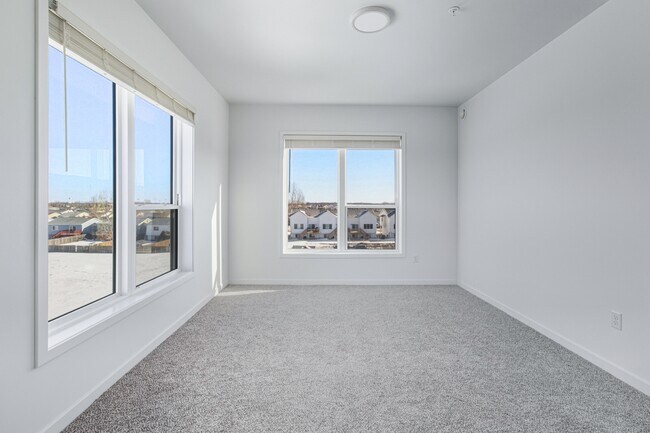 Building Photo - 2465 62nd Ave S