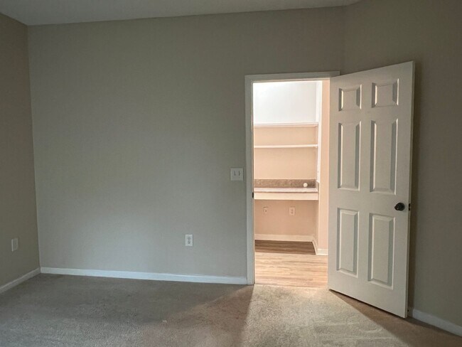 Building Photo - Lovely Condo with Updated Bathrooms and Private View - Summer House