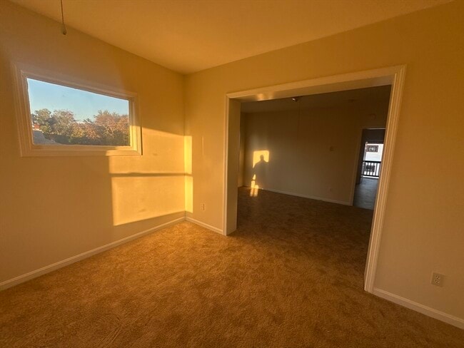 Building Photo - 394 Hollis St