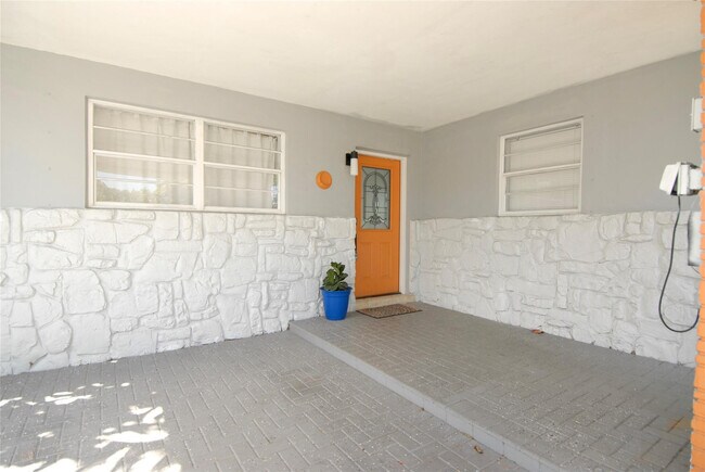 Building Photo - 21 NE 57th Ct