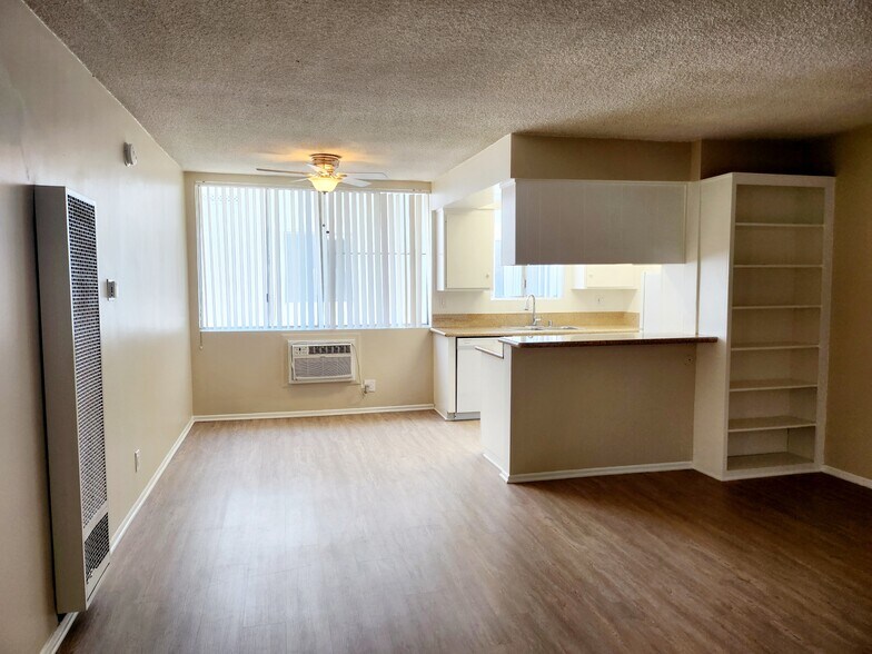 Building Photo - 456 S. Harvard Blvd