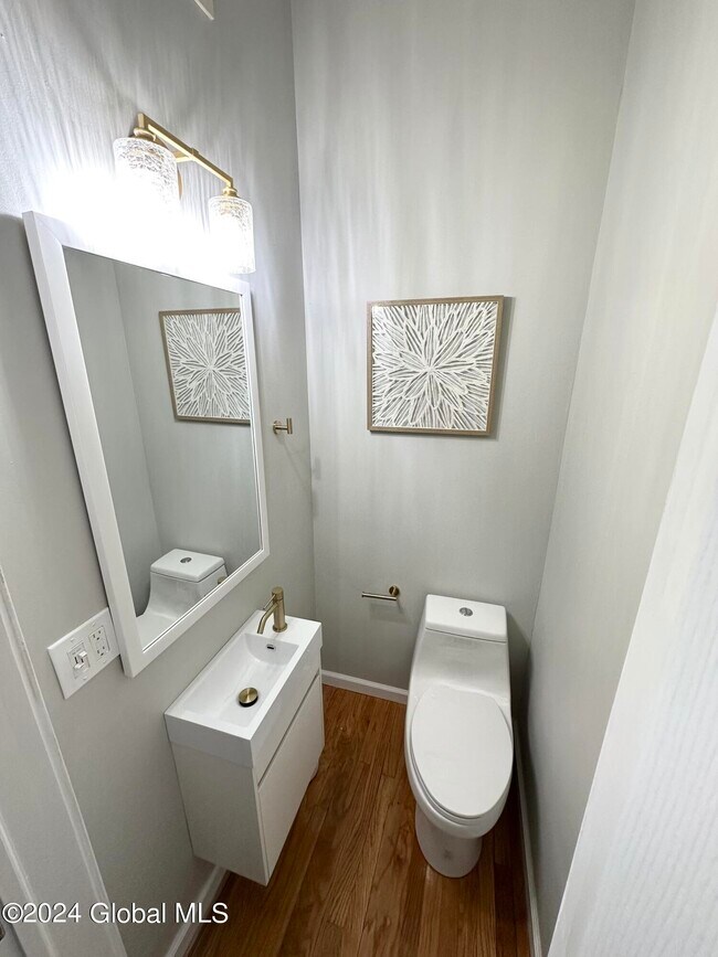 Building Photo - 163 Lake Ave