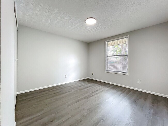 Building Photo - Renovated 2 Bedroom 1 Bathroom Apartment | Stainless Steel Appliances, Granite Counters, Inside L...