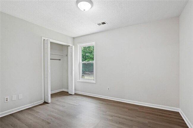 Building Photo - 3025 Andora Dr SW