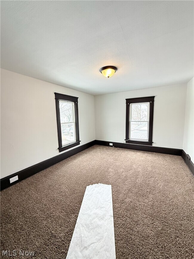 Building Photo - 1433 Kenmore Blvd