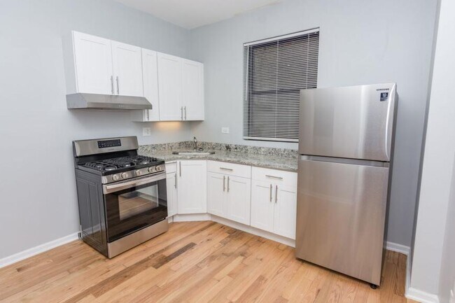 Building Photo - 2 bedroom in Chicago IL 60637