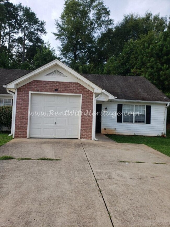 Building Photo - GREAT ONE LEVEL TOWNHOME / END UNIT / POPULAR DOWNTOWN VILLA RICA AREA / CAN WALK TO SHOPPING AND...