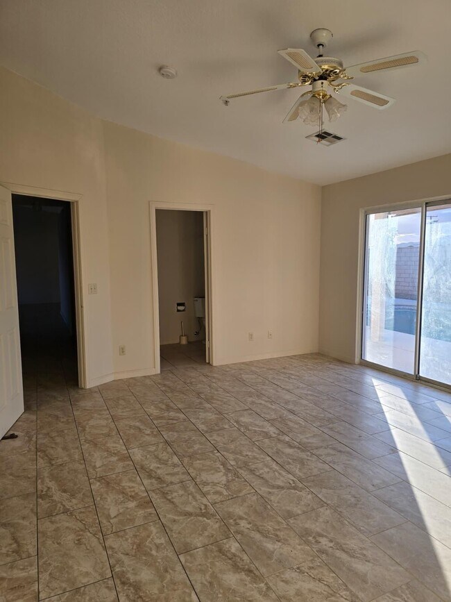 Building Photo - 9673 Vista Del Valle