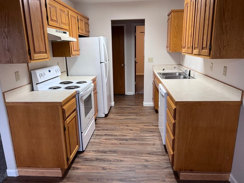 Building Photo - 5536 Glenridge Way