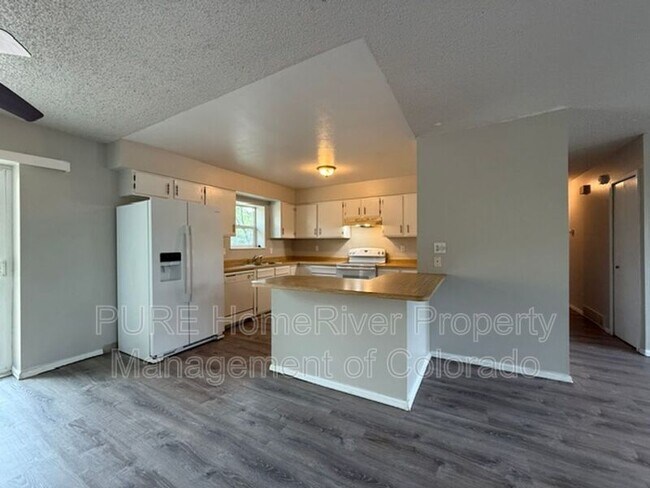 Building Photo - 7140 Poteae Dr