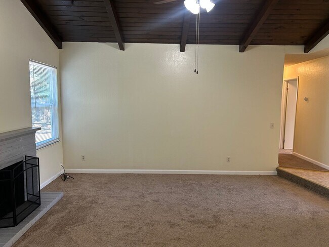 Building Photo - Come See Today
