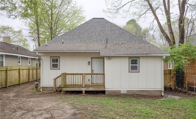 Building Photo - 1130 Larosa Terrace SW