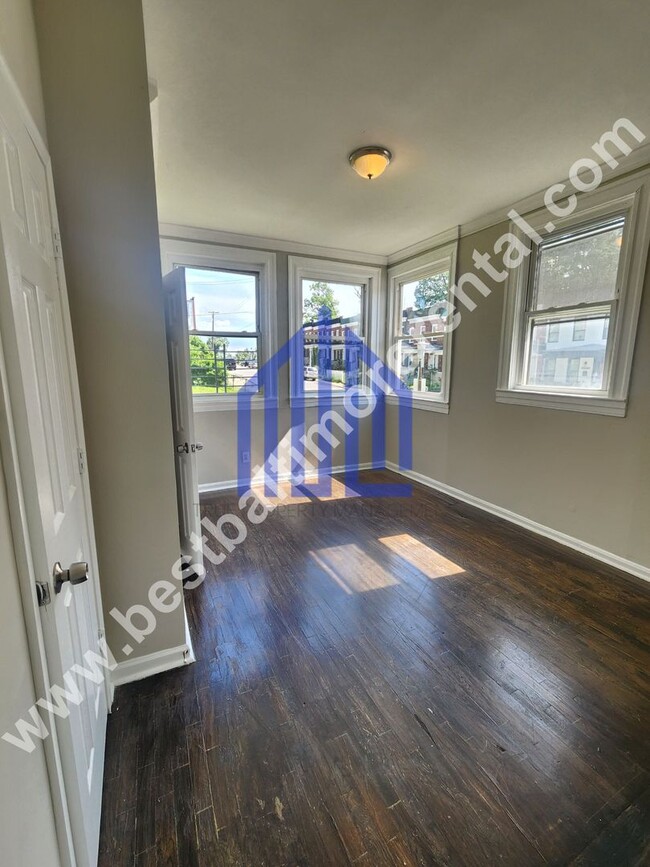 Building Photo - Spacious 8 Bedroom Single Family House in ...
