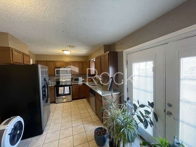 Building Photo - 3 bedroom/2 bathroom home in Moore Schools