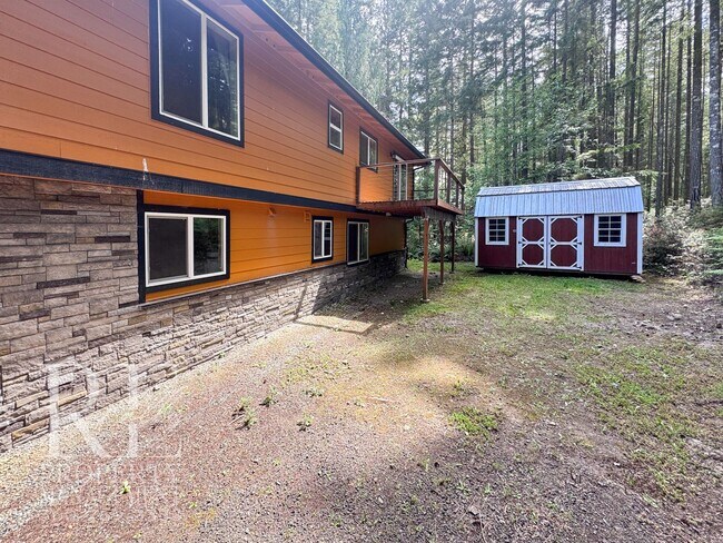 Building Photo - Bright & Spacious Split-Level Home with Gourmet Kitchen, Skylight & Expansive Yard