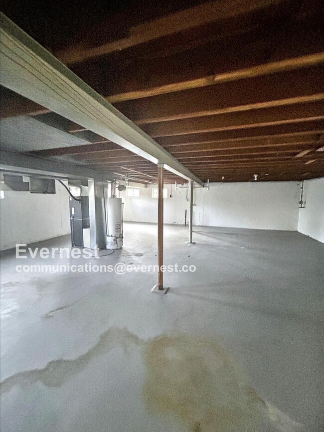 Building Photo - 1610 Gallant Fox Dr