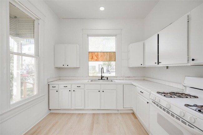 Building Photo - 81 San Marcos St