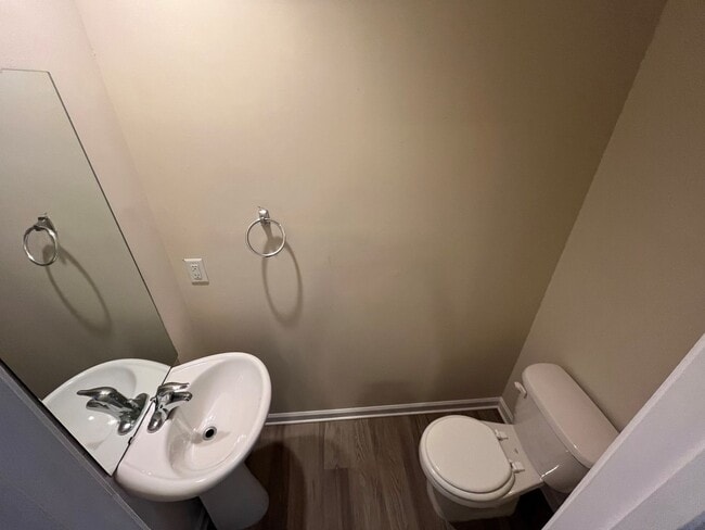 Building Photo - 3 bedroom townhome