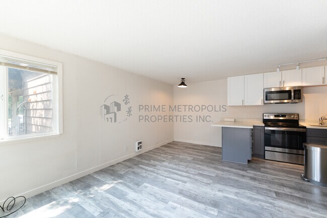 Building Photo - 7810 East Green Lake Dr N