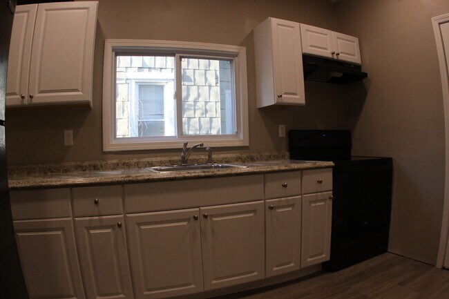 Building Photo - 62 Amherst St