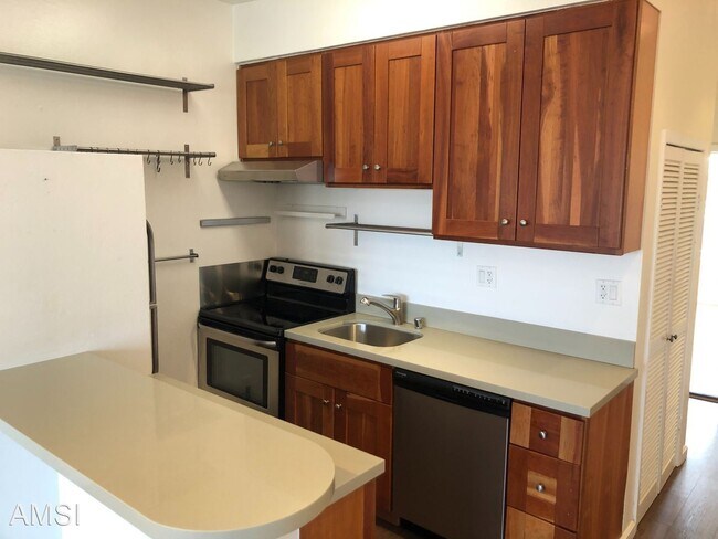 Building Photo - 1 br, 1 bath House - 30 Elizabeth #3