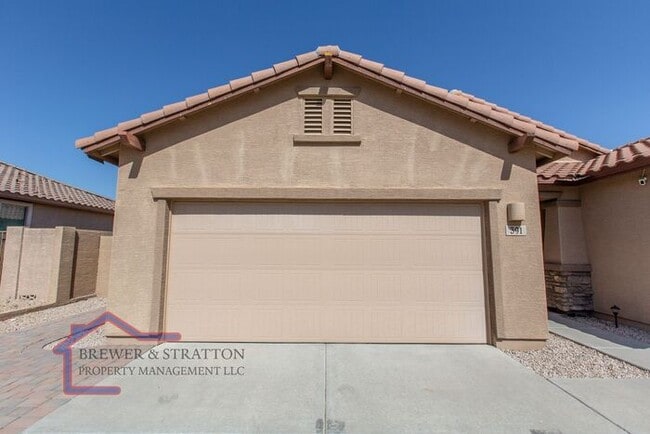 Building Photo - 391 S 163rd Dr - 4BR, 2BA - Sarival/Van Buren