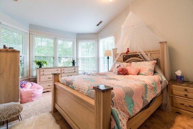 Building Photo - 821 Loch Island Dr