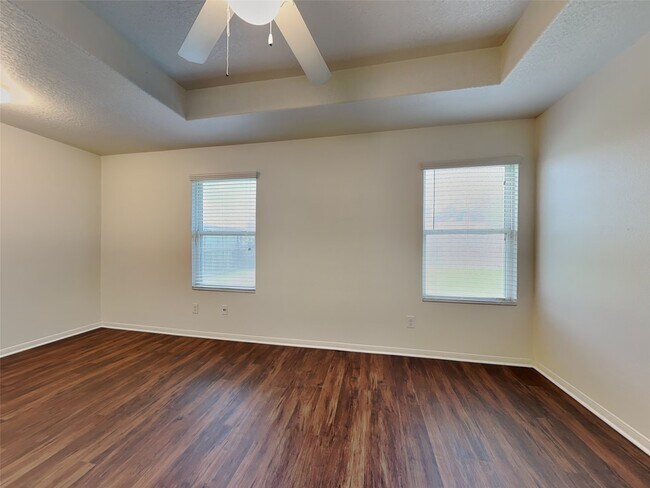 Building Photo - 2407 Aspen Dale Dr