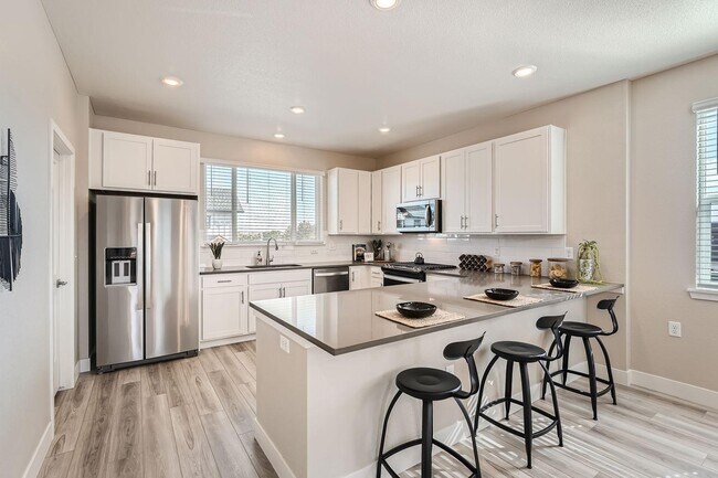 Building Photo - 2502 Colt Wy