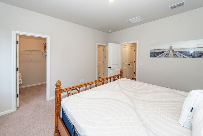 Building Photo - 4 Bedroom, 3.5 Bathroom Townhome in The Marshes at Cooper River - Charleston