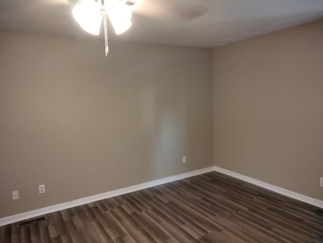 Building Photo - 502 Clark St