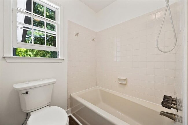 Building Photo - 2120 Skyland Cove Ln SW