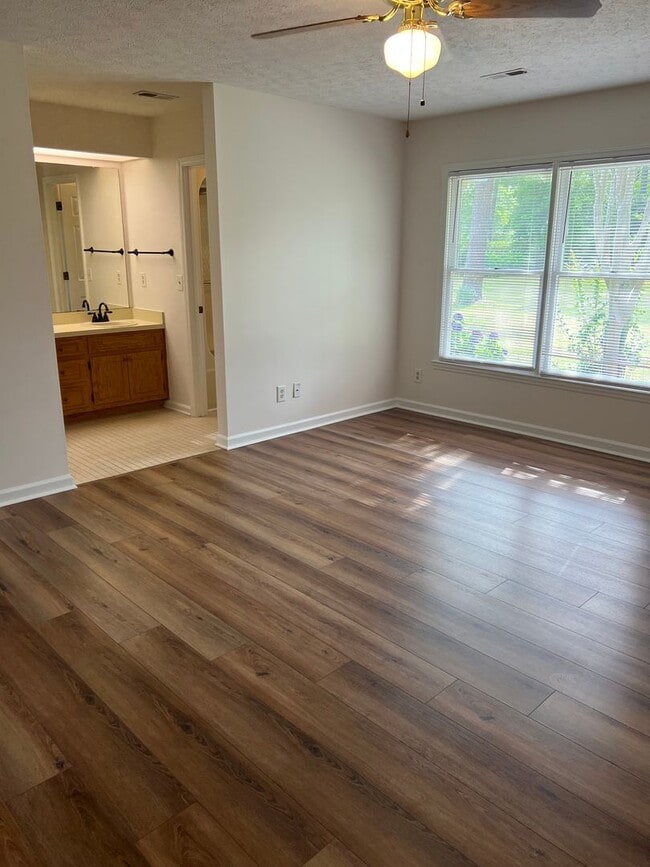 Building Photo - Awesome Home for Rent in Conway! Golf Course Views from back patio... HUGE Yard. Central location...