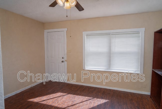 Building Photo - 819 Larry St