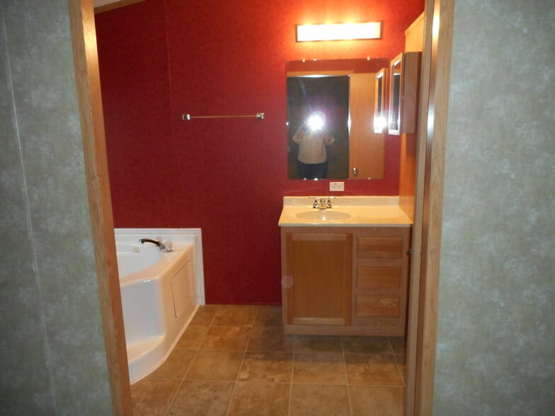 Primary Bathroom - 10543 Emberwood Dr