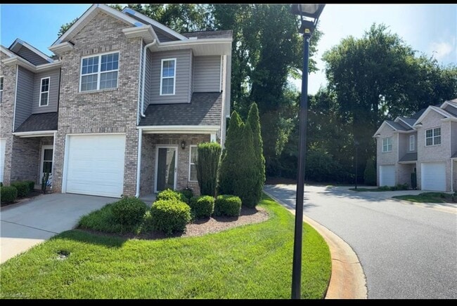 Building Photo - 628 Friendway Rd