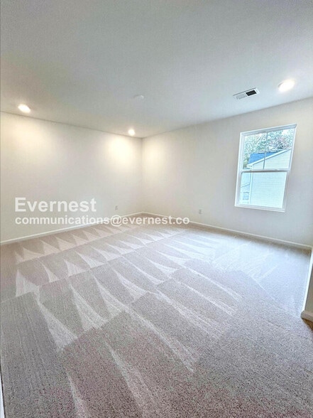 Building Photo - 627 Roy Adams Rd