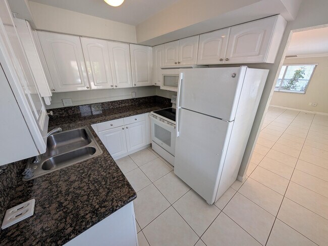 Building Photo - 816 NE 4th St