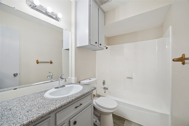 Building Photo - 13746 Drakewood Dr