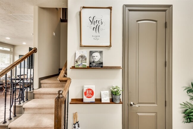 Building Photo - 86 Aventura Pl