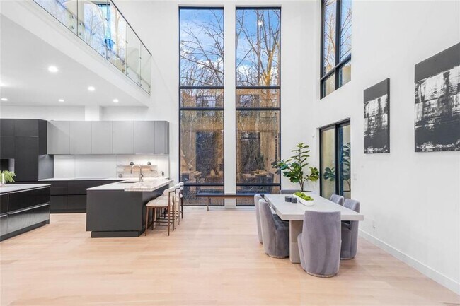 Building Photo - 1736 Cox Rd