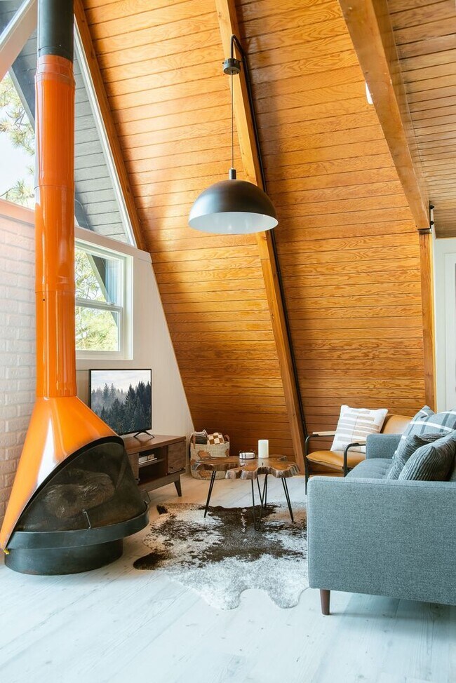 Building Photo - Fully Furnished Modern Mountain Cabin in Wrightwood 2 bedroom 1 bath