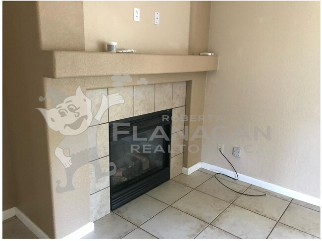 Building Photo - 3 Bed 2 Bath