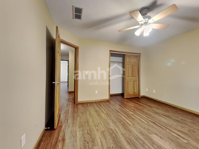 Building Photo - 1052 Windsor Crossing