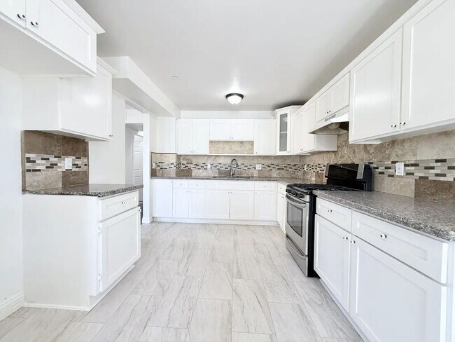 Building Photo - 1440 E 42nd St