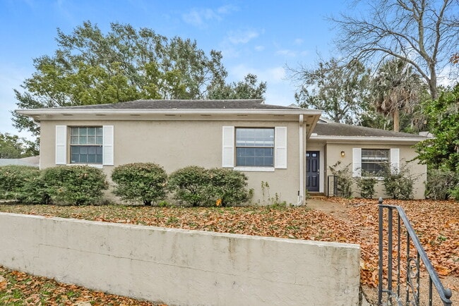 Building Photo - 1546 Lake Marion Dr