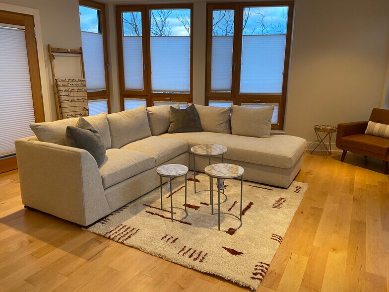 Building Photo - 240 Salem St