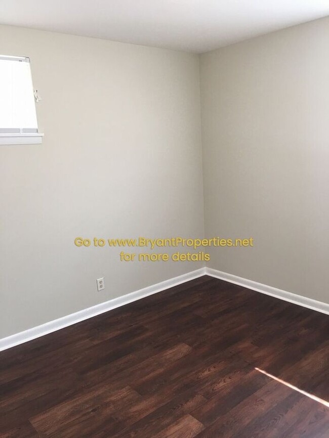 Building Photo - Hendersonville - 2 Bedroom Duplex Basement...