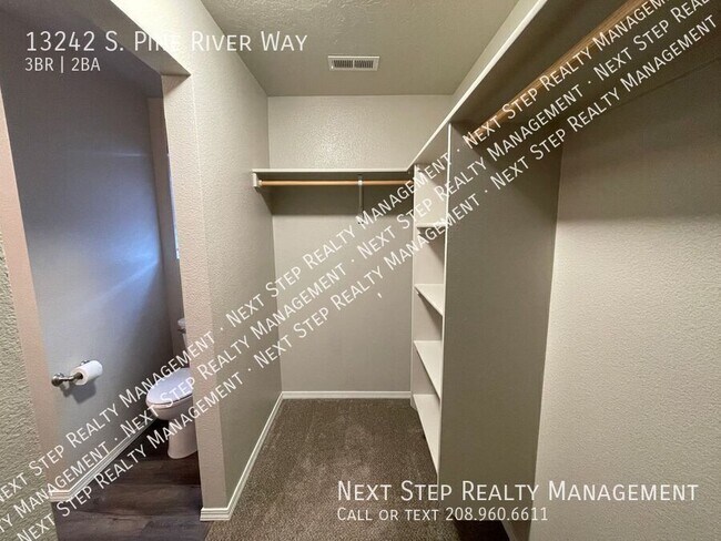 Building Photo - 13242 S Pine River Way