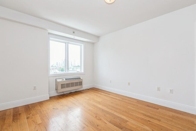 Building Photo - 125 43rd St